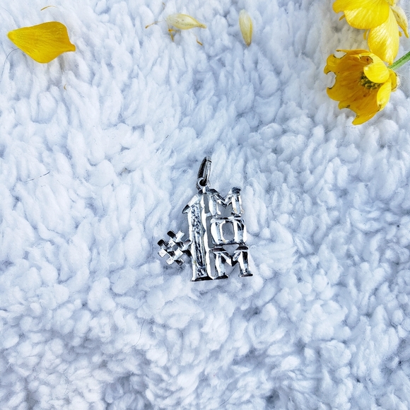 Vintage 1960's Sterling Silver #1 Mom Pendant - Picture 5 of 6